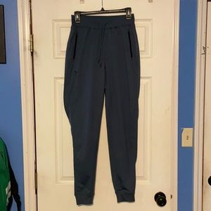 EUC Men’s Under Armour cuffed joggers - small